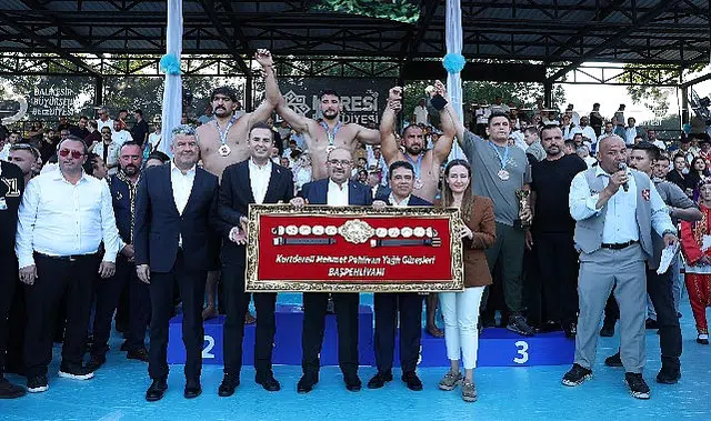 Kurtdereli Yağlı Güreşleri'nde Başpehlivan Mustafa Taş oldu