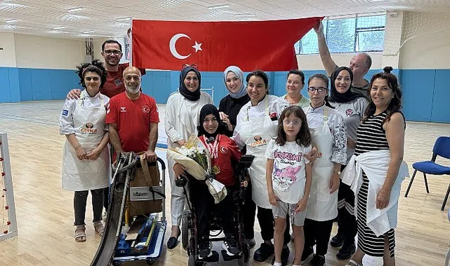 Dünya şampiyonu Havva Alyurt’a sürpriz kutlama