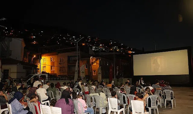 Mollafenari’de Sinema Perdesi Çocuklar İçin Açıldı