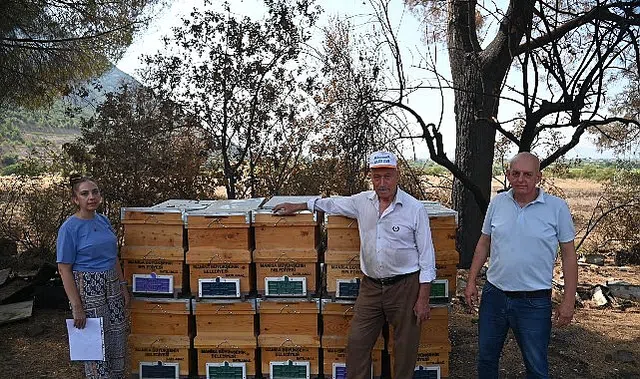 Yangında Kovanları Zarar Gören Arıcıya Büyükşehir’den Destek