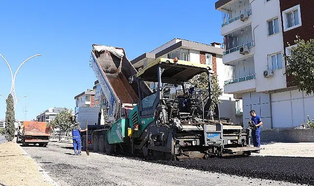 Aliağa ve Seferihisar’da yollar yenileniyor