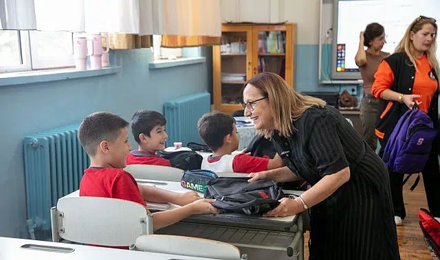 Güzelbahçe Belediyesi’nden Öğrencilere Kırtasiye Desteği