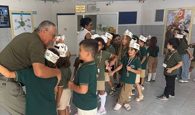 Başkan Topaloğlu, öğrencilerin ilk gün heyecanına ortak oldu