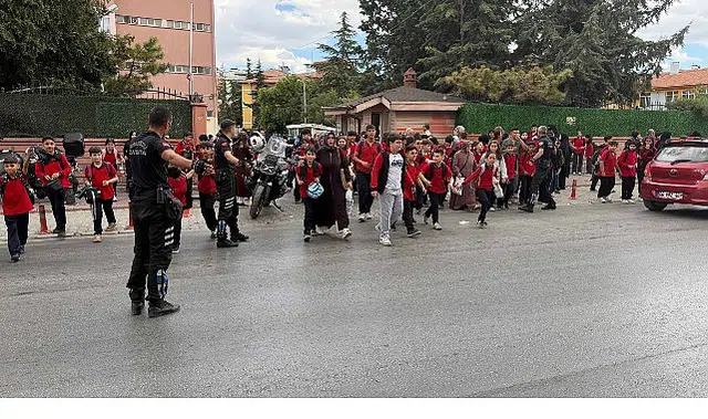 Konya Büyükşehir Zabıtası Okul Çıkışlarında Öğrencilerin Güvenliğini Sağlıyor