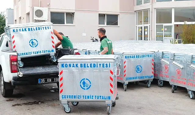 Konak’ta konteynerler yenilenmeye devam ediyor