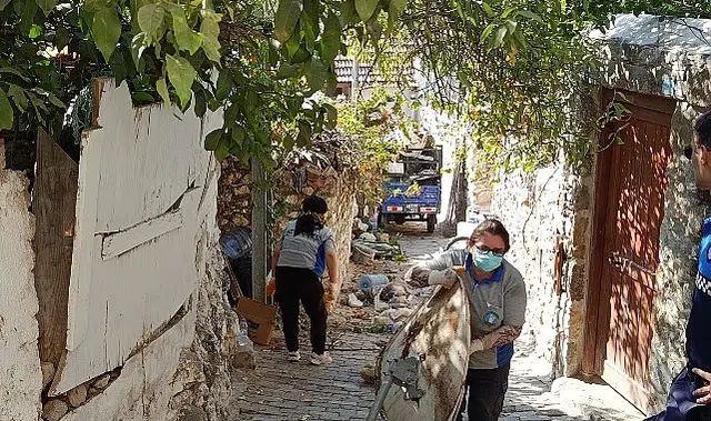 Karaköy’de çöp ev temizlendi
