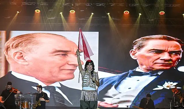 İEF’de müzik ve mizah bir arada