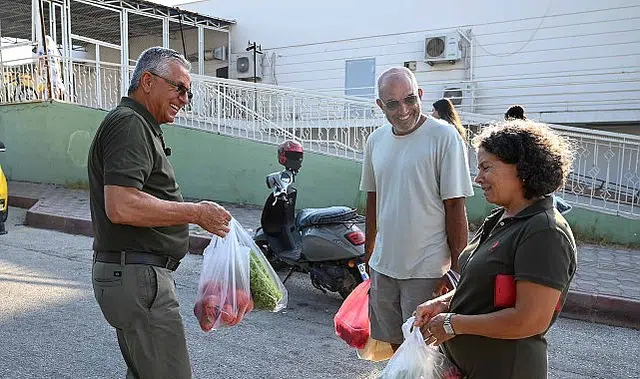 Başkan Topaloğlu’ndan pazar esnafına ziyaret