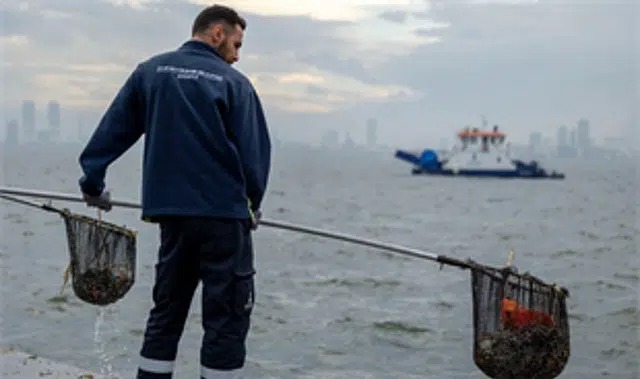 Körfez’de yağmur sonrası yüzey temizliği