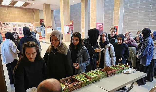 Bayrampaşa Belediyesi’nden lise son sınıf öğrencilerine YKS semineri