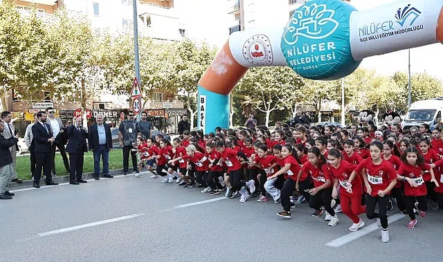 Nilüfer’de bin 749 öğrenci Cumhuriyet için koştu
