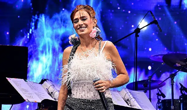 Yıldız Tilbe, Kıbrıs’ta 2 bin davetliye unutulmaz bir gece yaşattı!