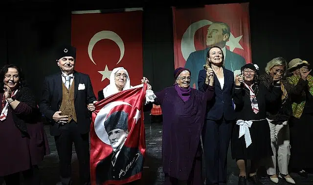 Konak’ın çınarlarından unutulmaz Cumhuriyet gösterisi