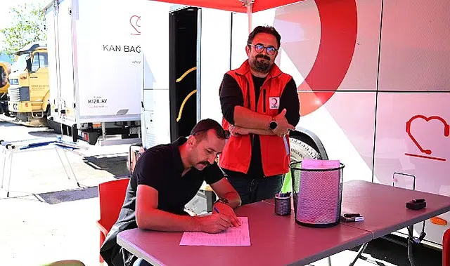 Kemer Belediye personelinden kan bağışı