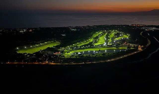 Gloria Golf Club’ta Golf Deneyimi Gün Batımından Sonra da Devam Ediyor
