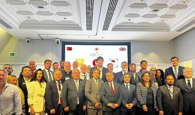 Keçiören Belediye Başkanı Özarslan’a Londra’da “Küresel Hizmet Ödülü”